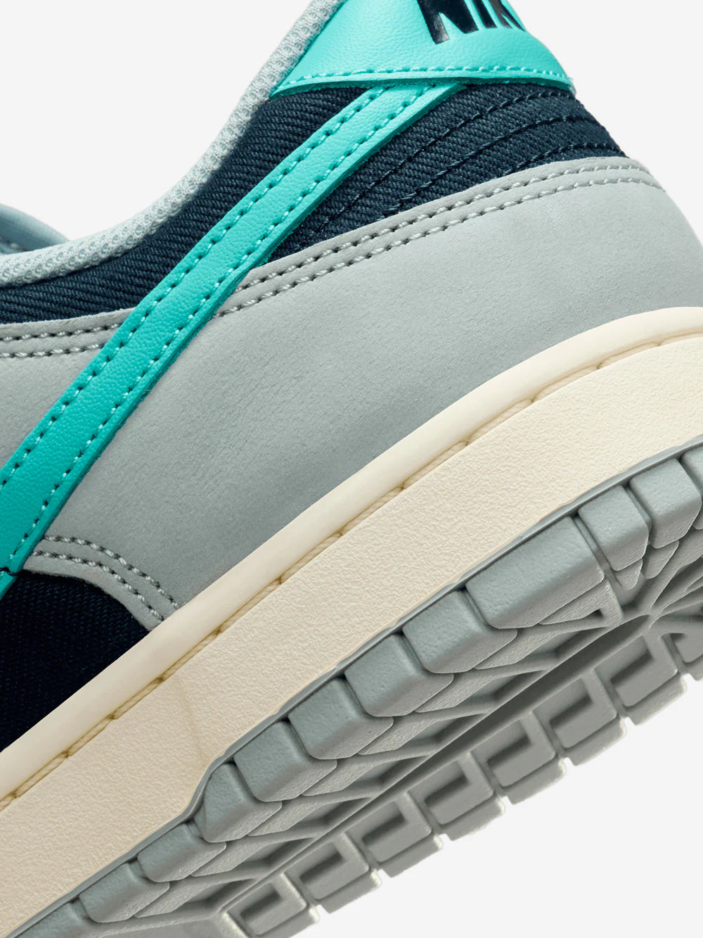 Nike Dunk Low Retro Premium 'Dark Obsidian Green Frost'